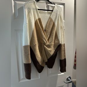 FRONT TWIST SWEATER